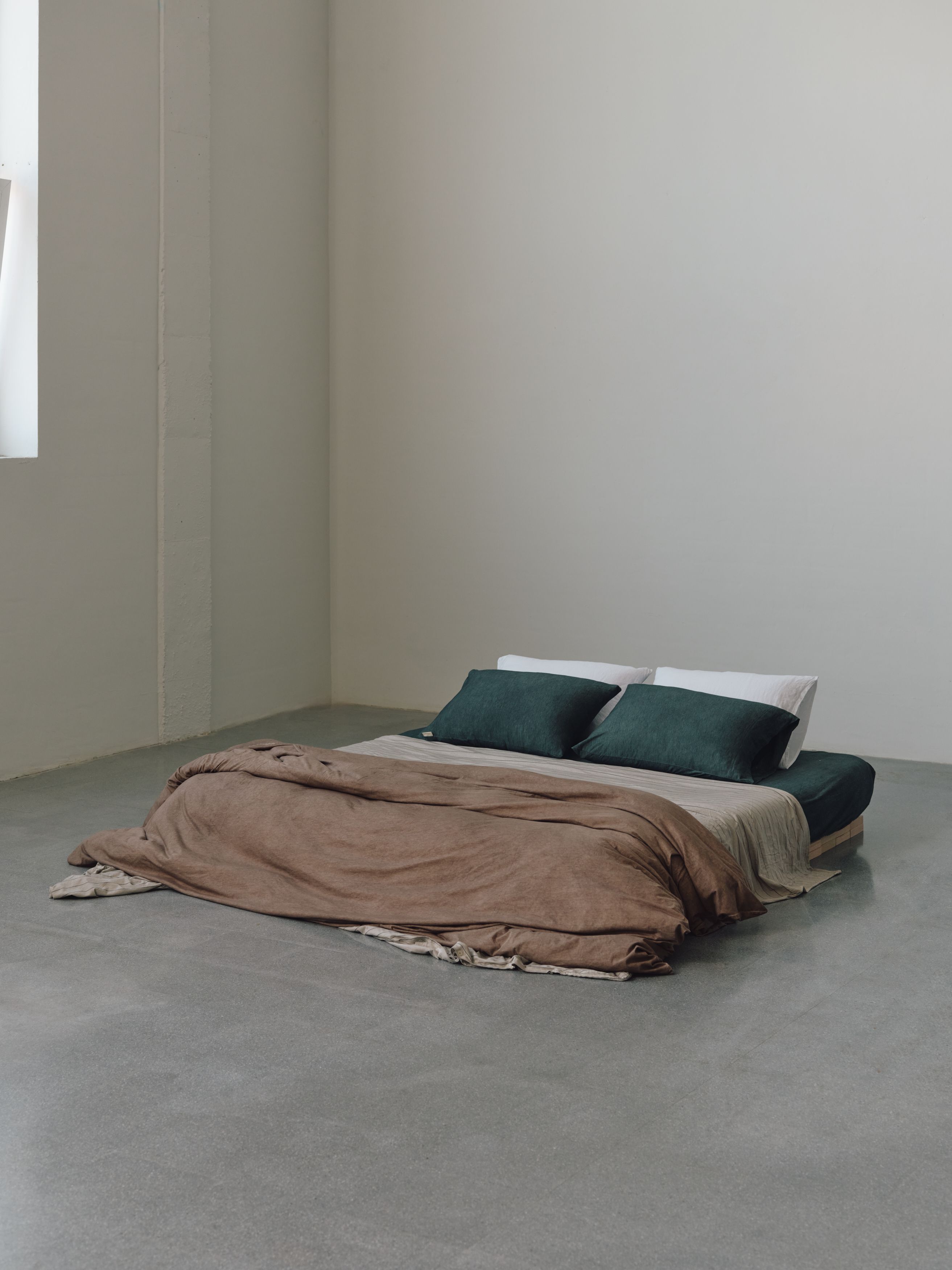 Mikmax Lookbook 008 brown and green stonewashed cotton bedding