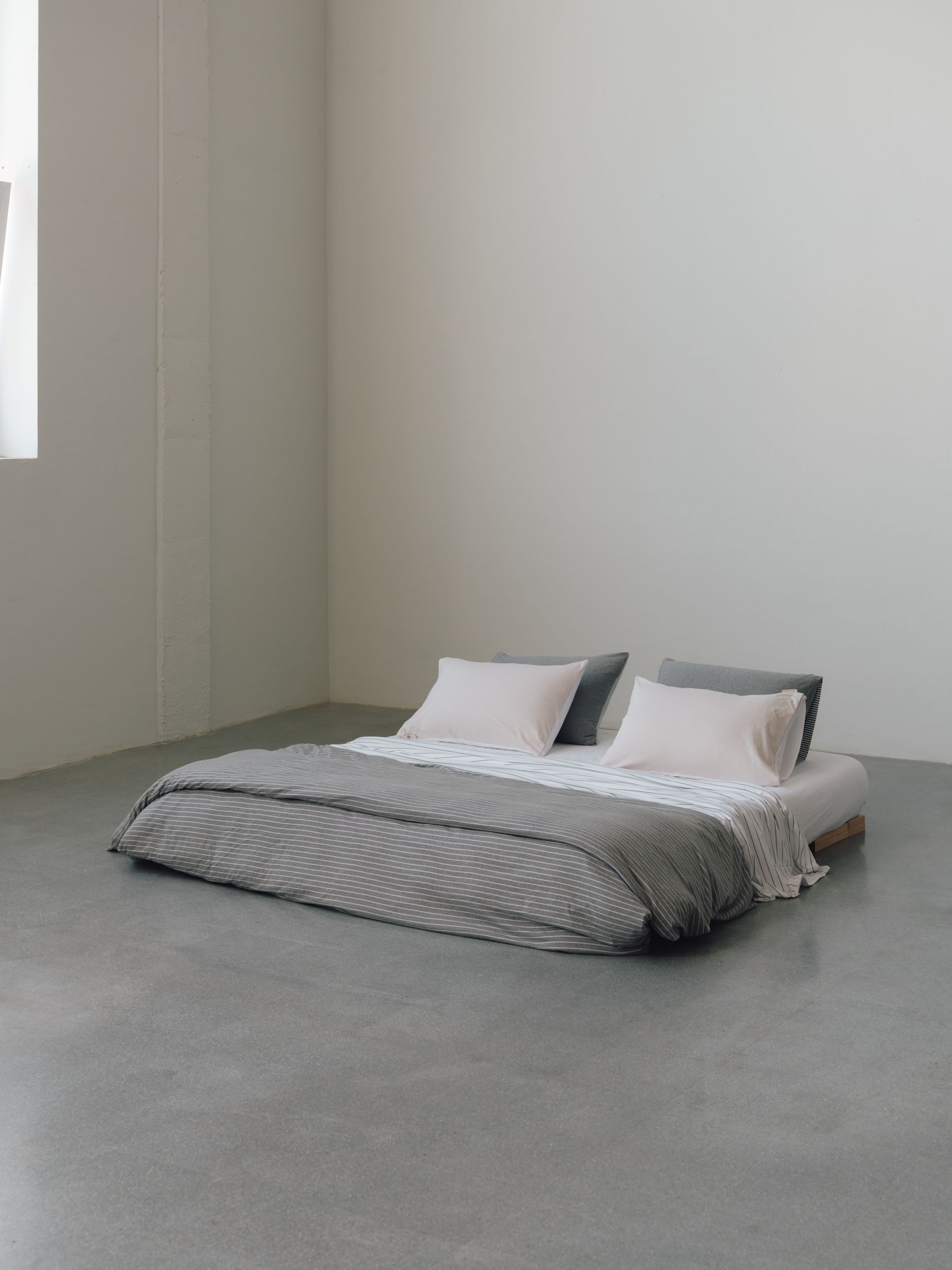 Mikmax looknbook bedsheets grey striped cotton